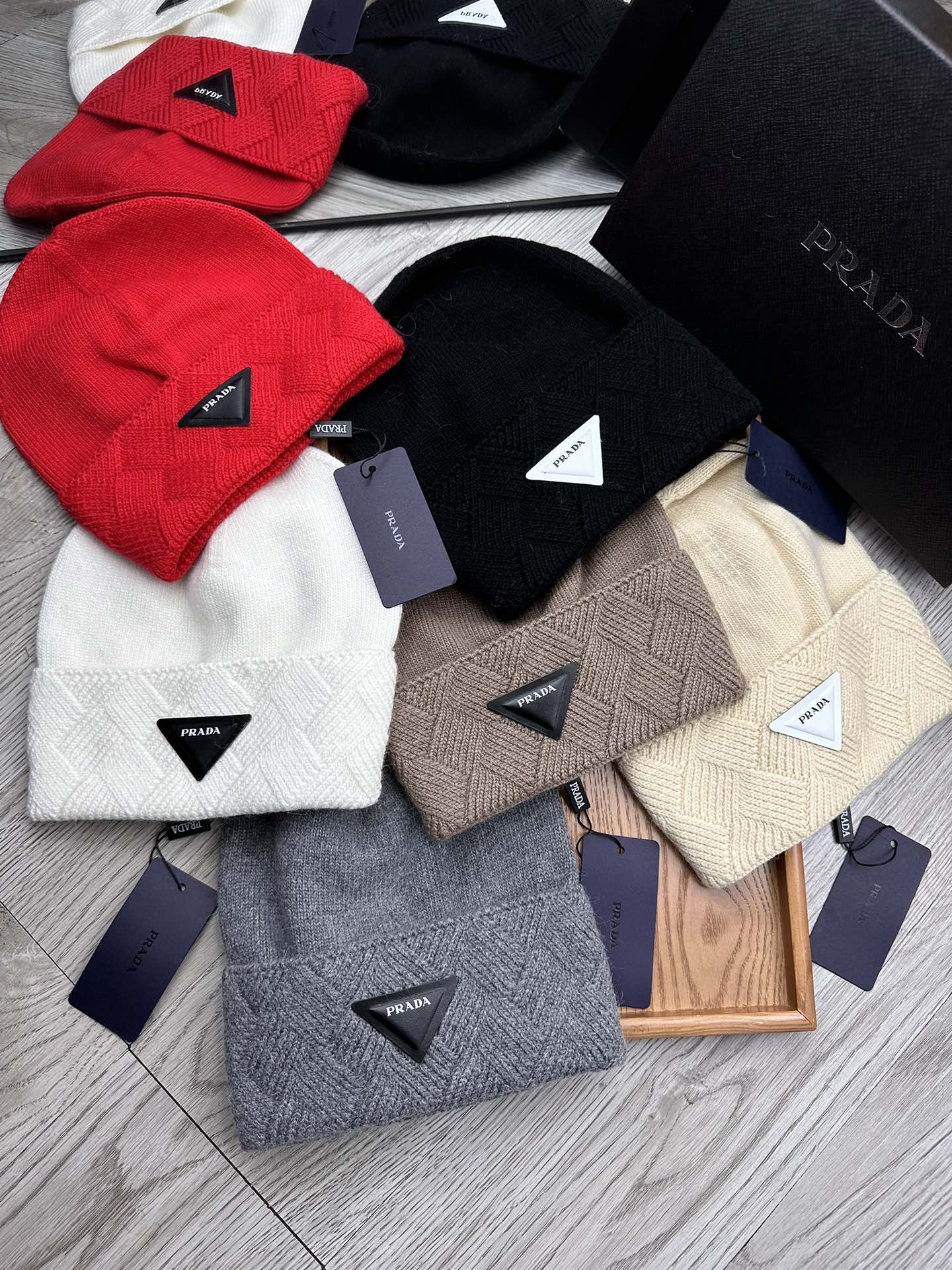 PRADA BEANIE HAT IN SHADOW GRAY WOOL AND RABBIT FUR 436396