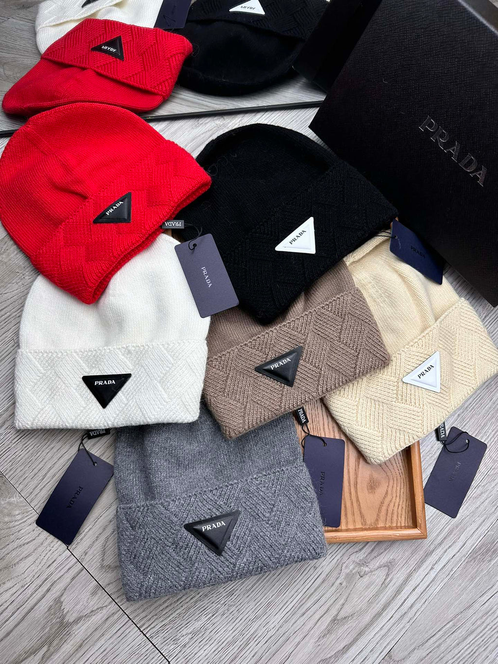PRADA BEANIE HAT IN CHERRY RED WOOL AND RABBIT FUR 342036