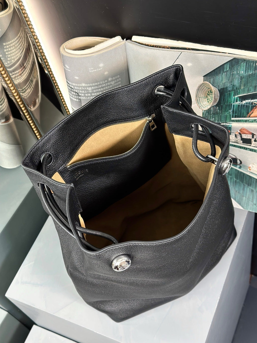 LOEWE PEBBLE HOBO 40 IN BLACK SUPPLE GRAINED CALFSKIN