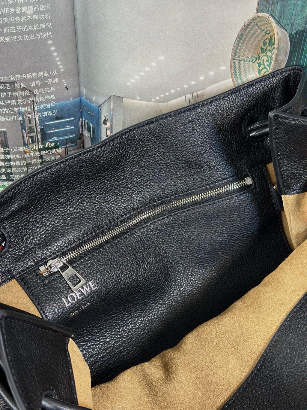 LOEWE PEBBLE HOBO 40 IN BLACK SUPPLE GRAINED CALFSKIN