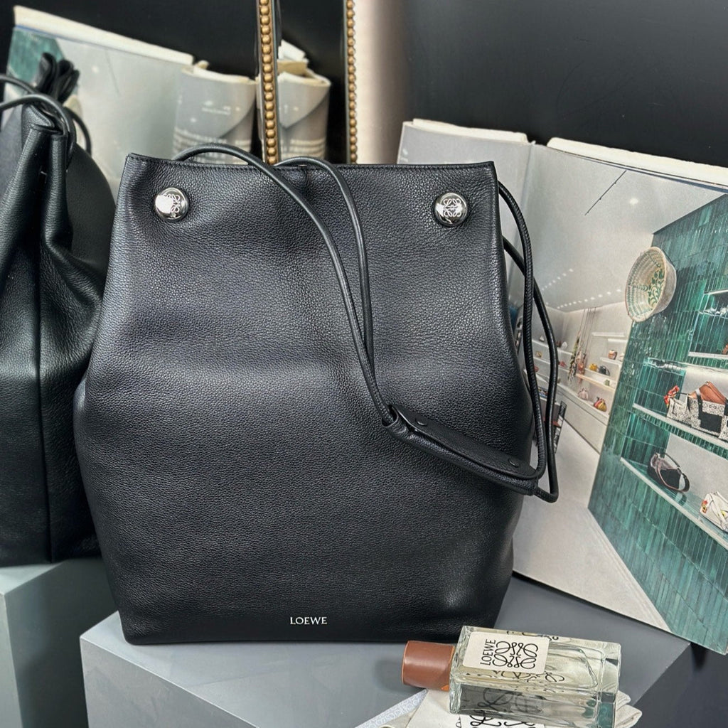 LOEWE PEBBLE HOBO 40 IN BLACK SUPPLE GRAINED CALFSKIN