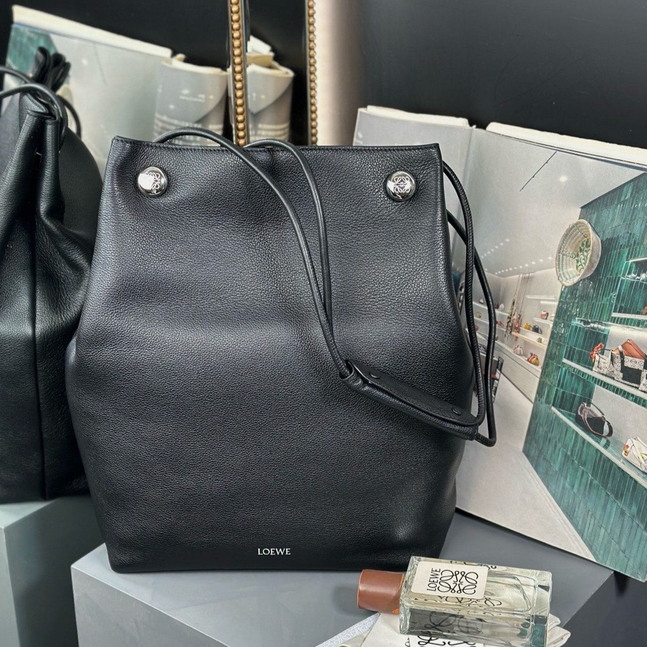 LOEWE PEBBLE HOBO 40 IN BLACK SUPPLE GRAINED CALFSKIN