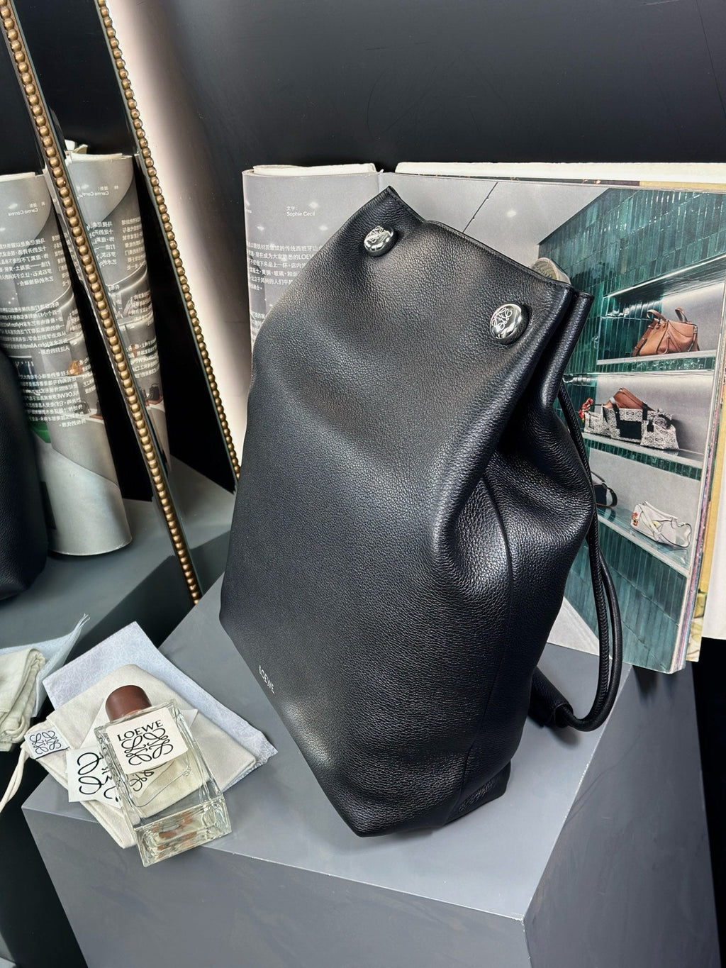 LOEWE PEBBLE HOBO 40 IN BLACK SUPPLE GRAINED CALFSKIN