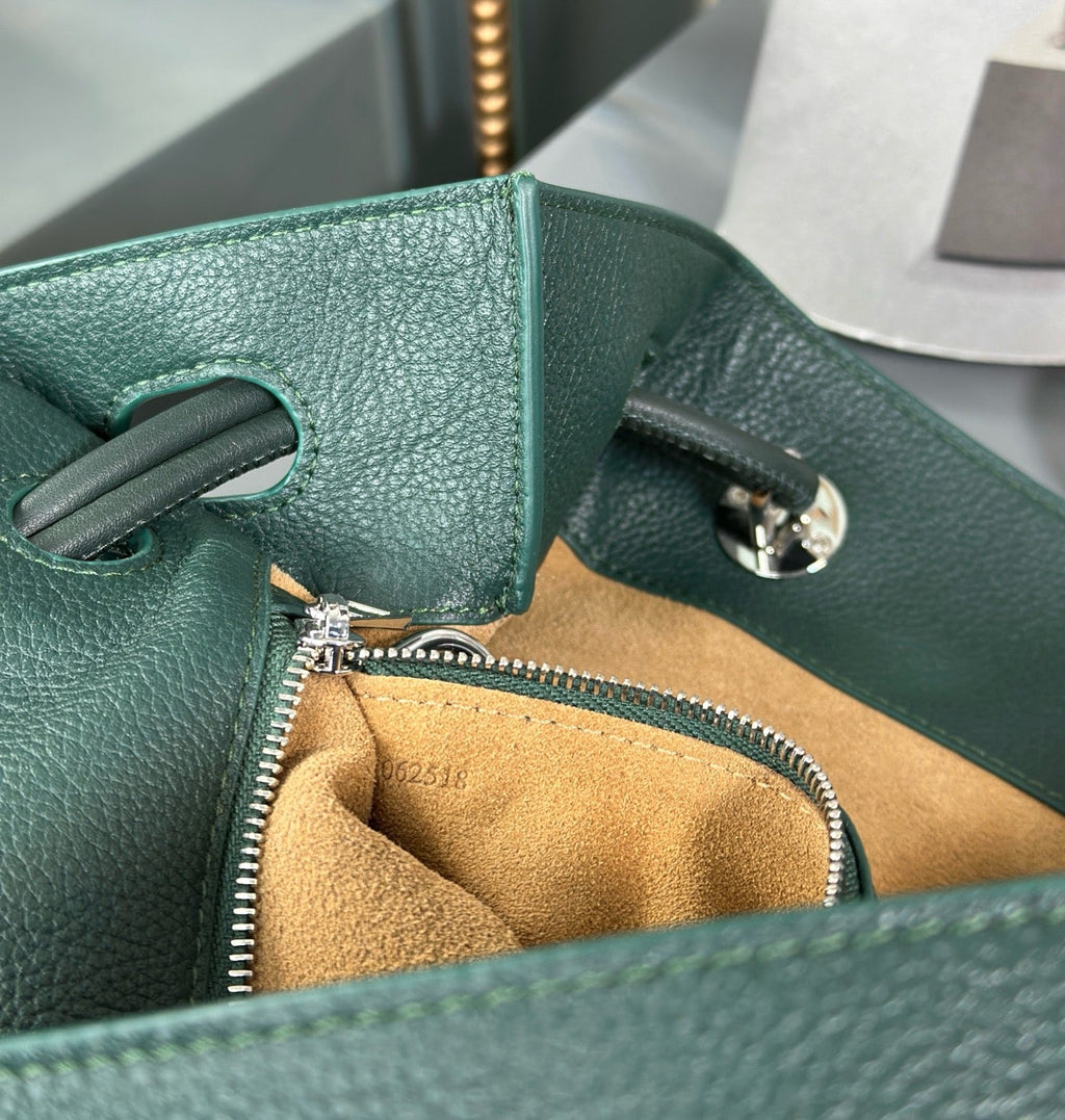 LOEWE PEBBLE HOBO 40 IN GREEN FOREST SUPPLE GRAINED CALFSKIN