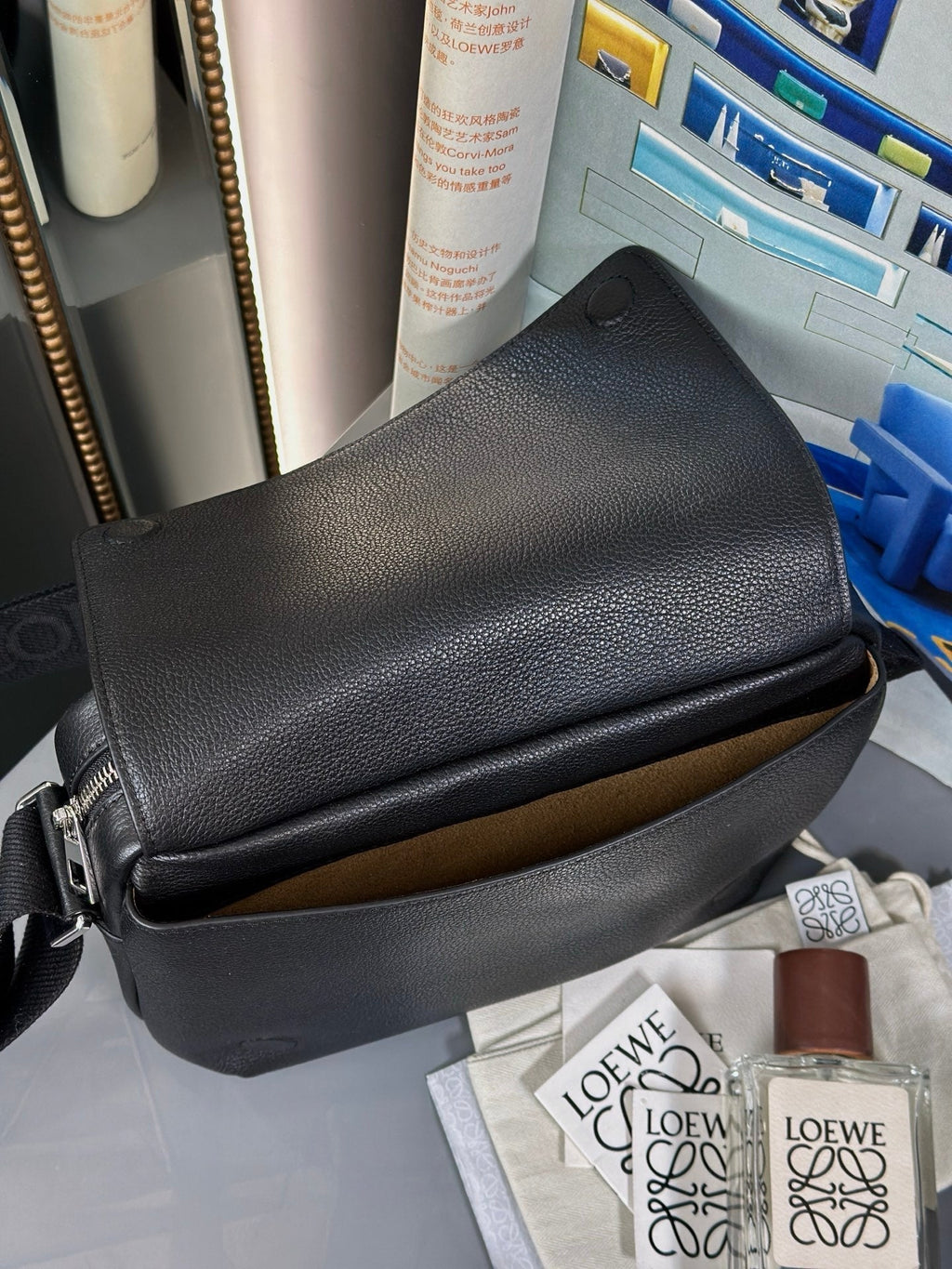 LOEWE MEDIUM 23 PEBBLE MESSENGER BAG IN BLACK SUPPLE GRAINED CALFSKIN