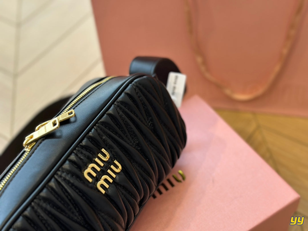 FENDI BAGUETTE 25 BAG IN BLACK SHEEPSKIN