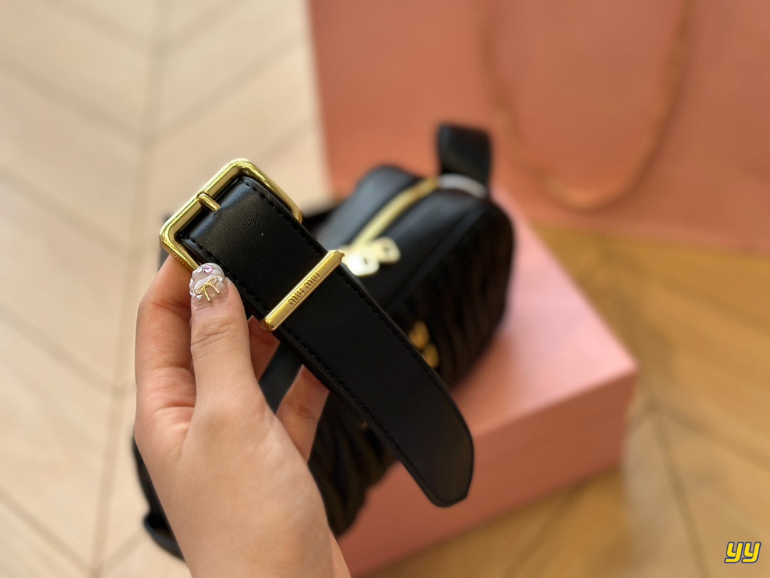 FENDI BAGUETTE 25 BAG IN BLACK SHEEPSKIN