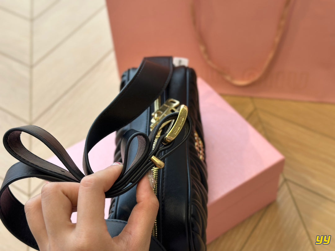 FENDI BAGUETTE 25 BAG IN BLACK SHEEPSKIN