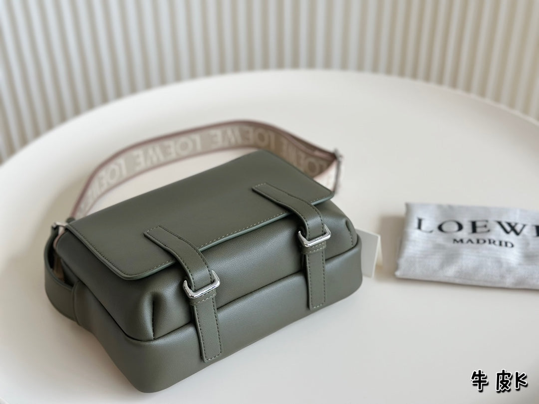 LOEWE XS MILITARY MESSENGER 23 BAG IN DARK KHAKI GREEN CALFSKIN