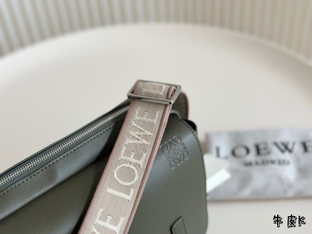 LOEWE XS MILITARY MESSENGER 23 BAG IN DARK KHAKI GREEN CALFSKIN