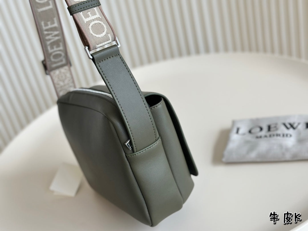 LOEWE XS MILITARY MESSENGER 23 BAG IN DARK KHAKI GREEN CALFSKIN