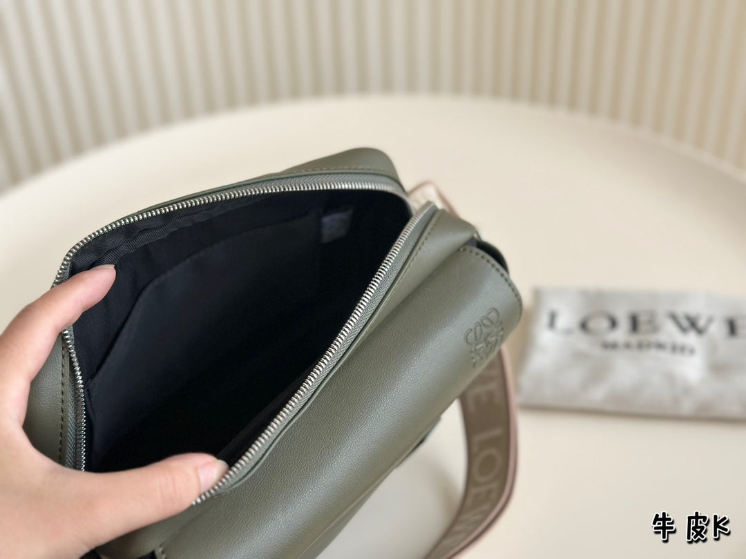 LOEWE XS MILITARY MESSENGER 23 BAG IN DARK KHAKI GREEN CALFSKIN