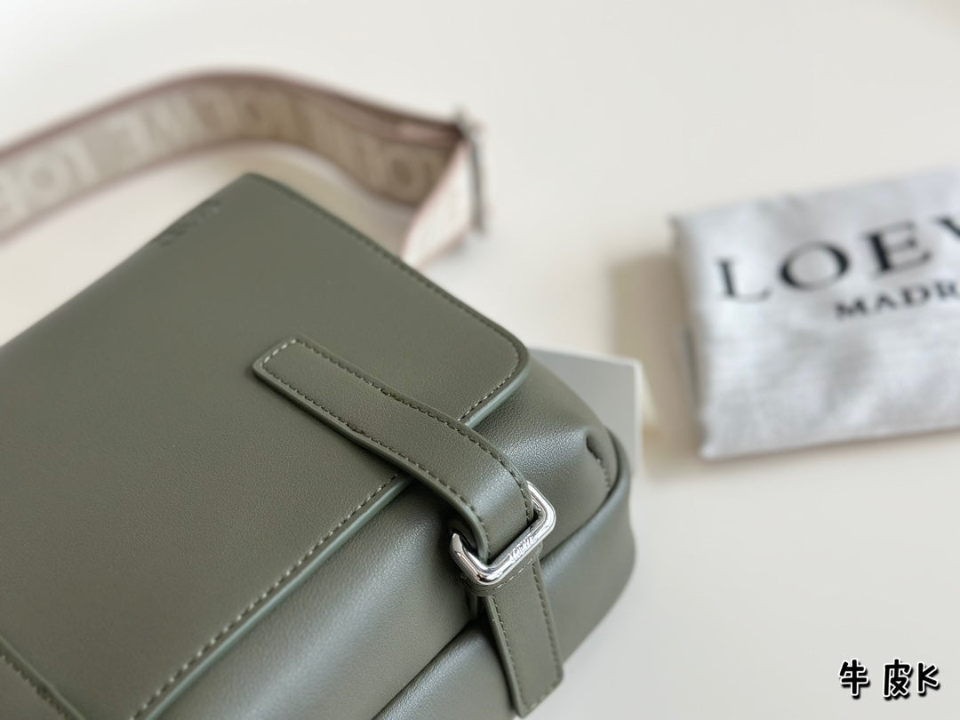 LOEWE XS MILITARY MESSENGER 23 BAG IN DARK KHAKI GREEN CALFSKIN