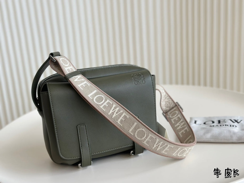 LOEWE XS MILITARY MESSENGER 23 BAG IN DARK KHAKI GREEN CALFSKIN
