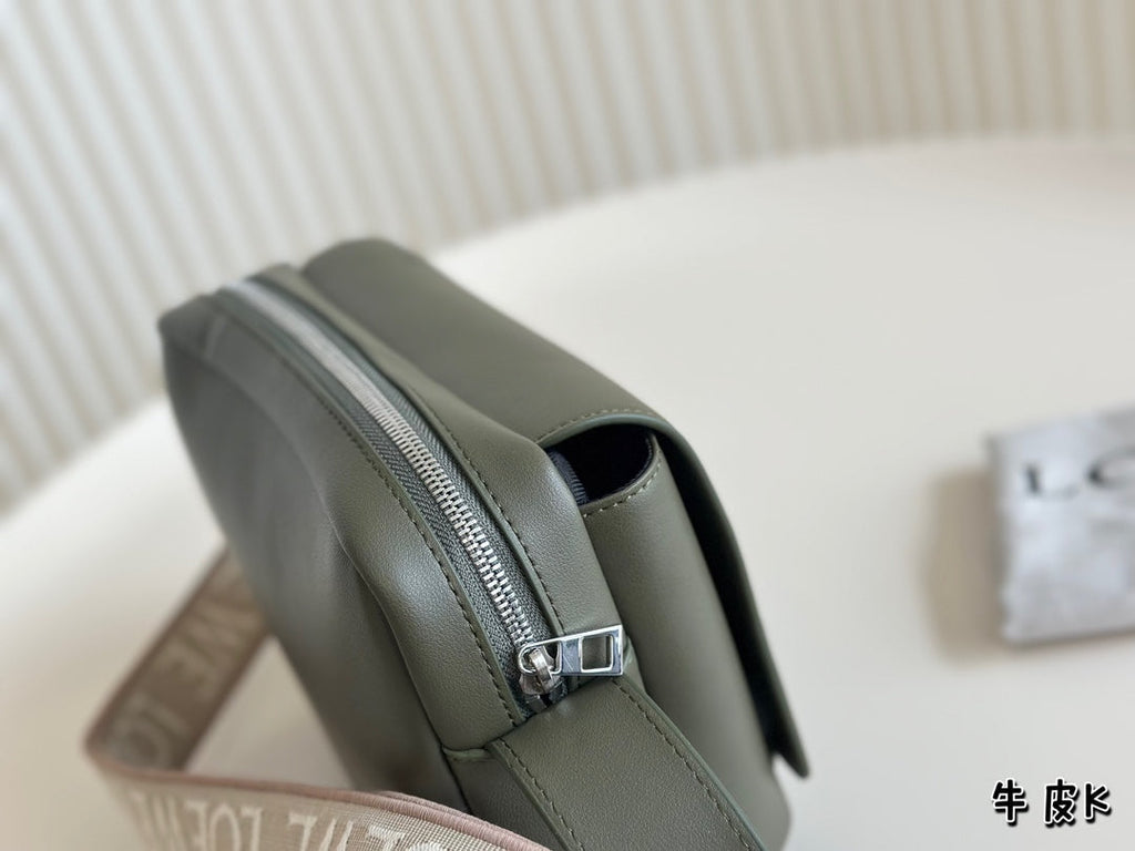 LOEWE XS MILITARY MESSENGER 23 BAG IN DARK KHAKI GREEN CALFSKIN