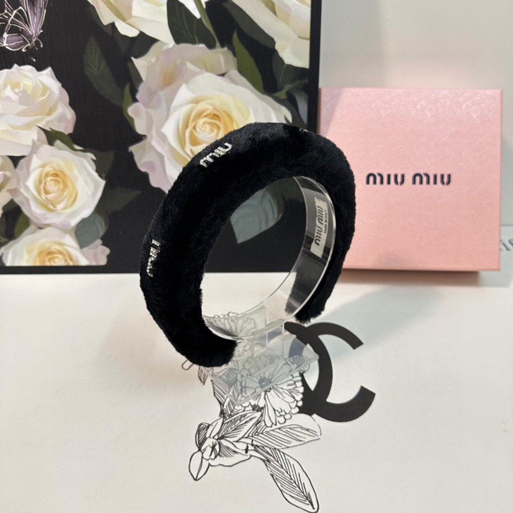 THICK HEADBAND WITH DIAMOND LOGO IN BLACK PLUSH FABRIC 412484
