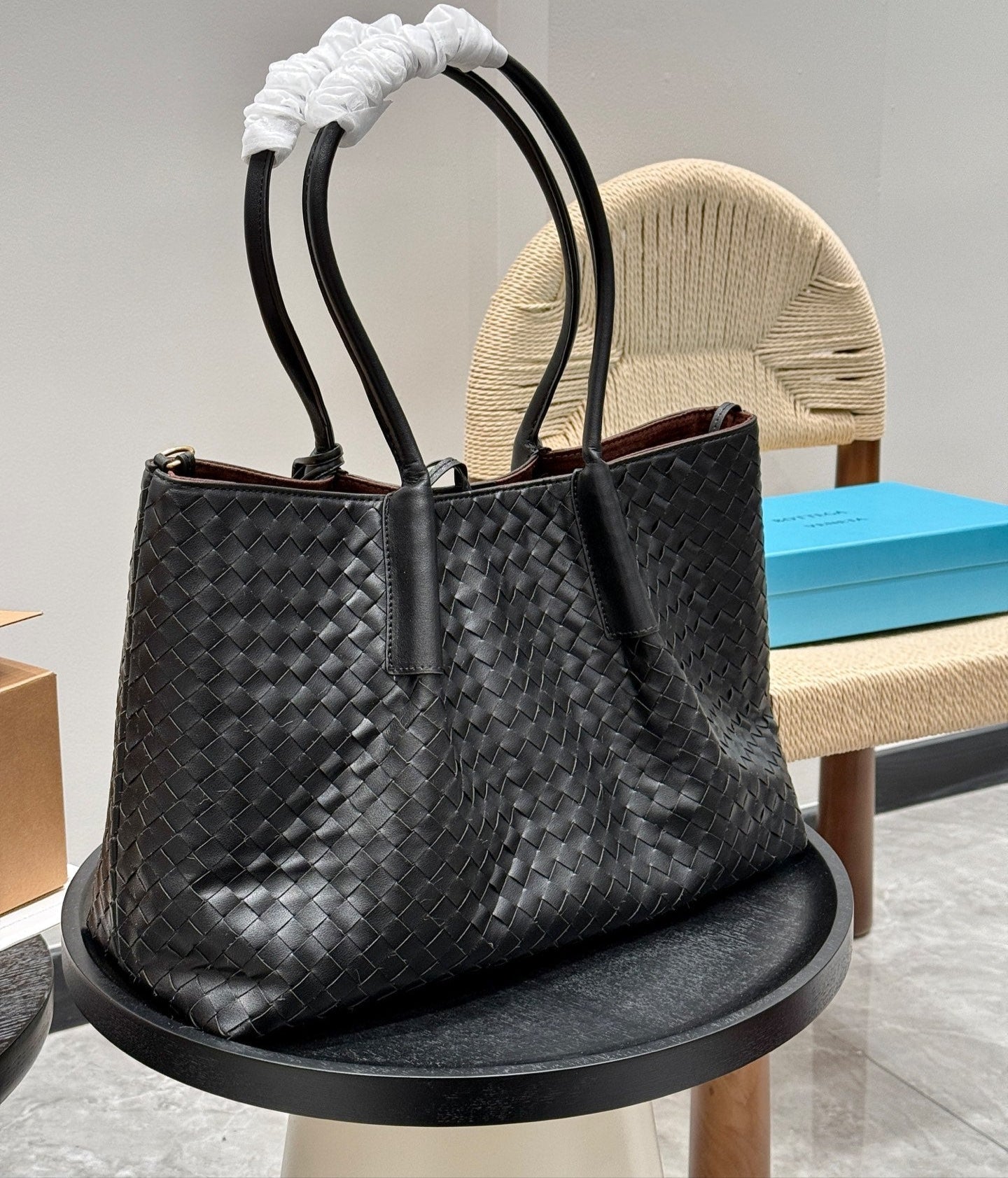 BOTTEGA VENETA PINACOTECA TOTE BAG 38 IN BLACK CALFSKIN
