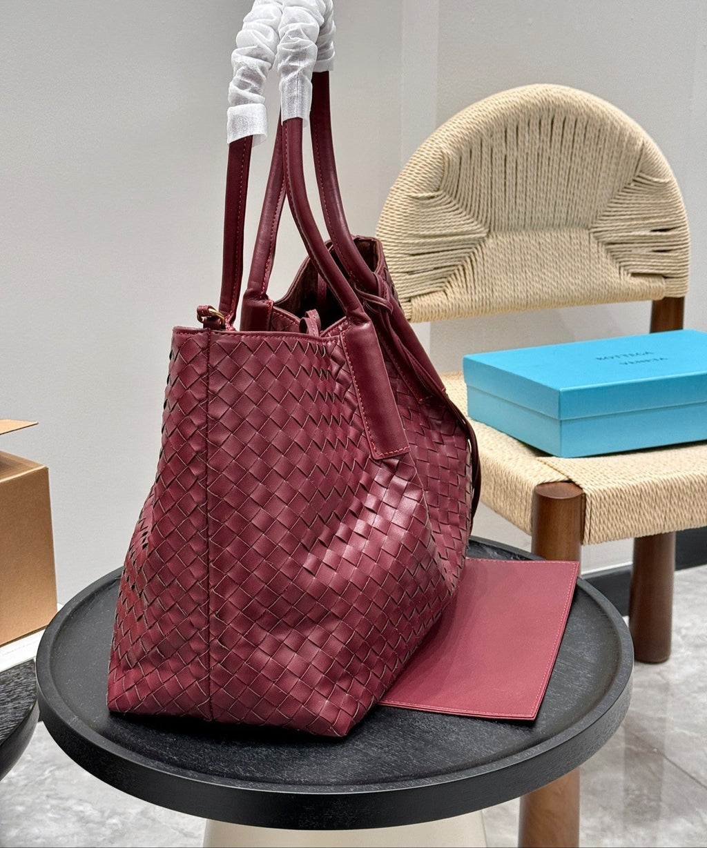 BOTTEGA VENETA PINACOTECA TOTE BAG 38 IN BURGUNDY CALFSKIN