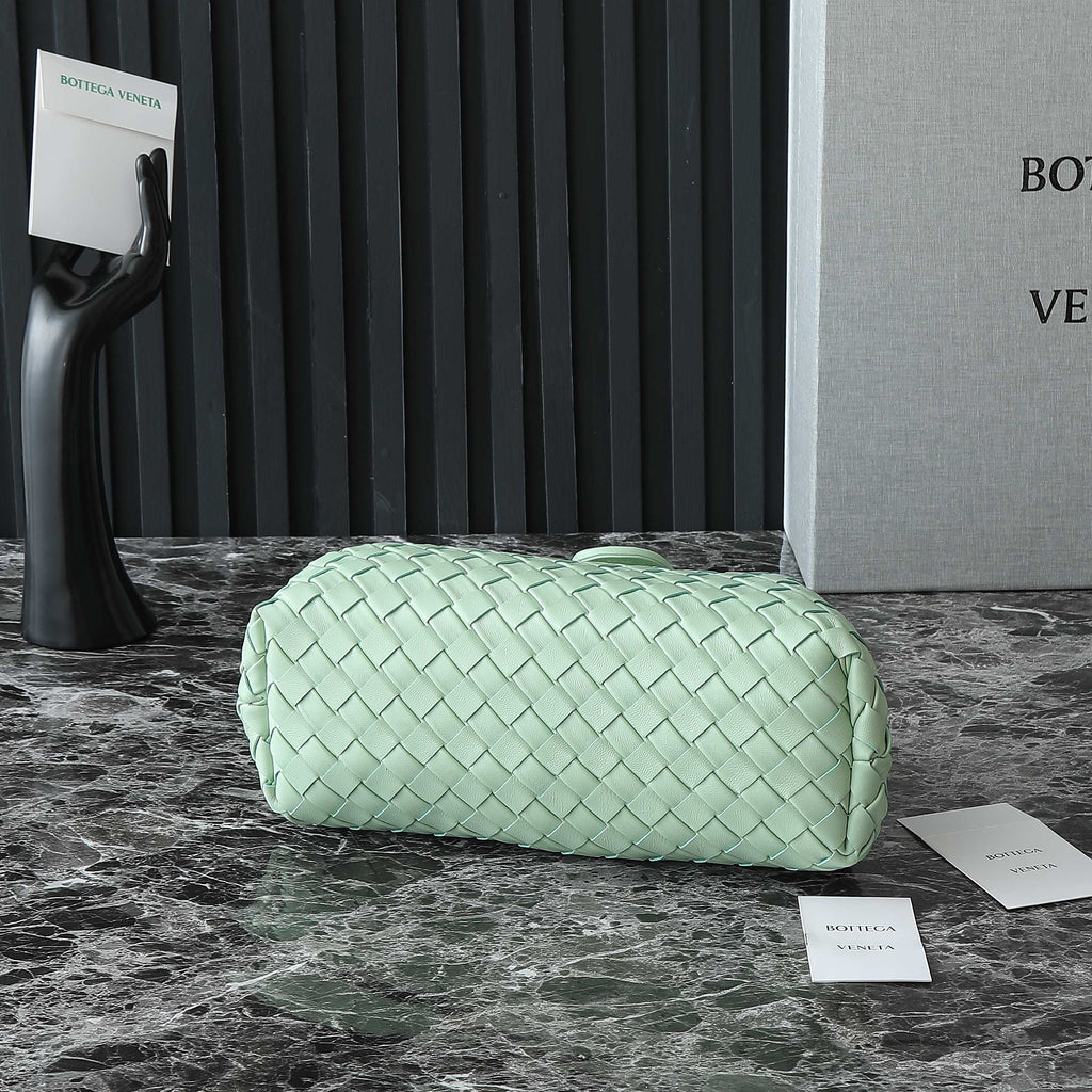 BOTTEGA VENETA Teen Lauren 1980 With Chain 31.5 Light Green Leather Ghw