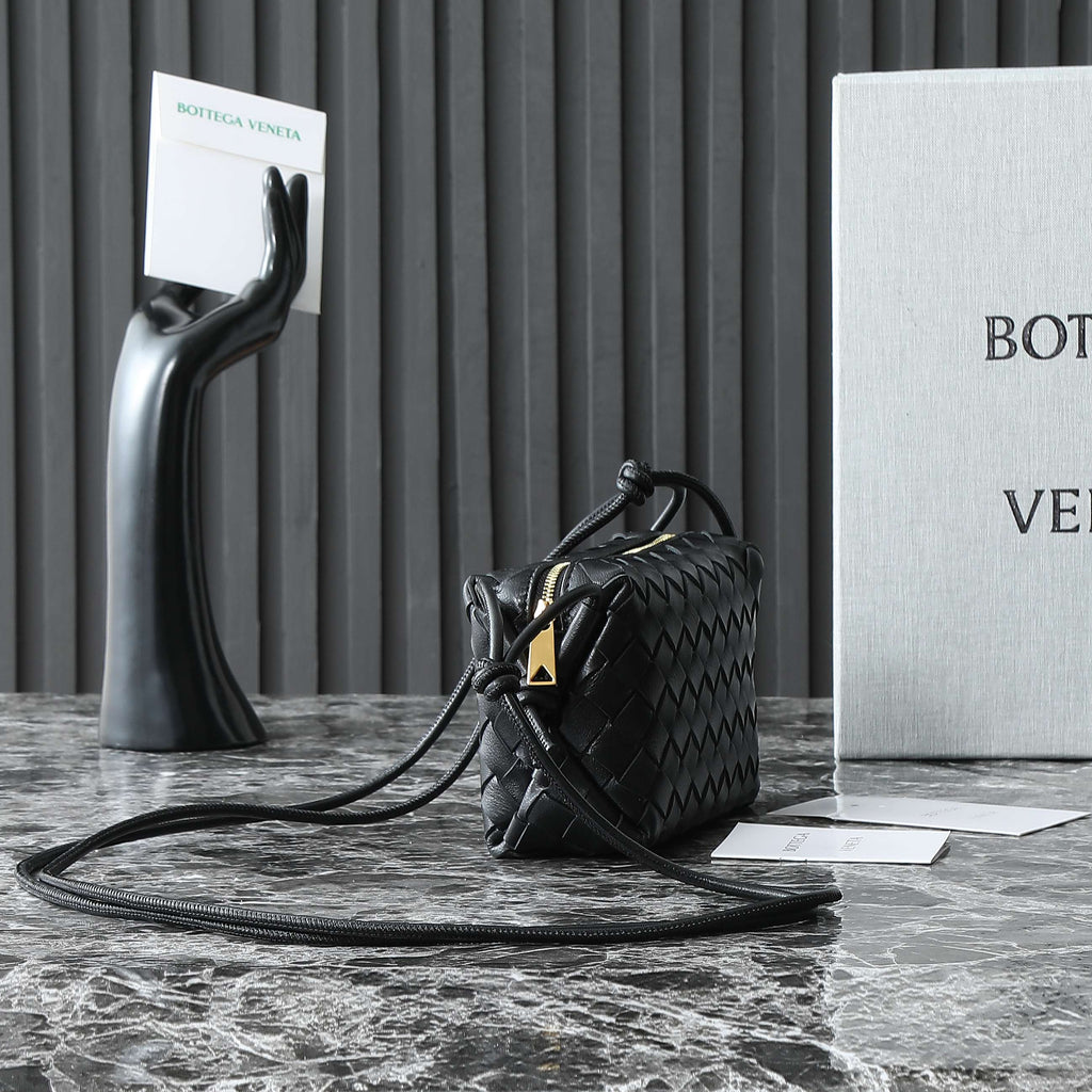 BOTTEGA VENETA BV MINI LOOP 17CM BLACK CALFSKIN