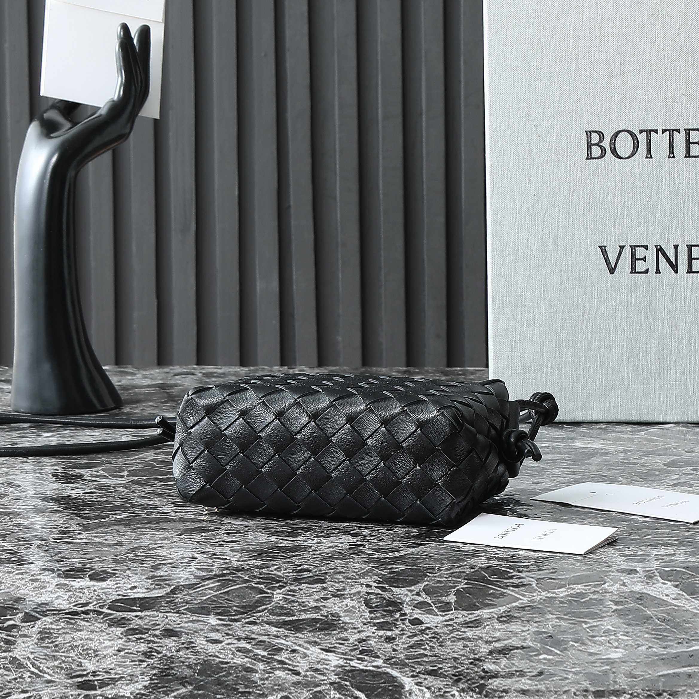 BOTTEGA VENETA BV MINI LOOP 17CM BLACK CALFSKIN