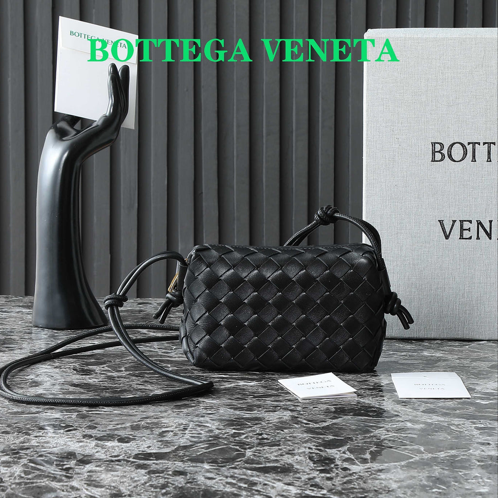 BOTTEGA VENETA BV MINI LOOP 17CM BLACK CALFSKIN
