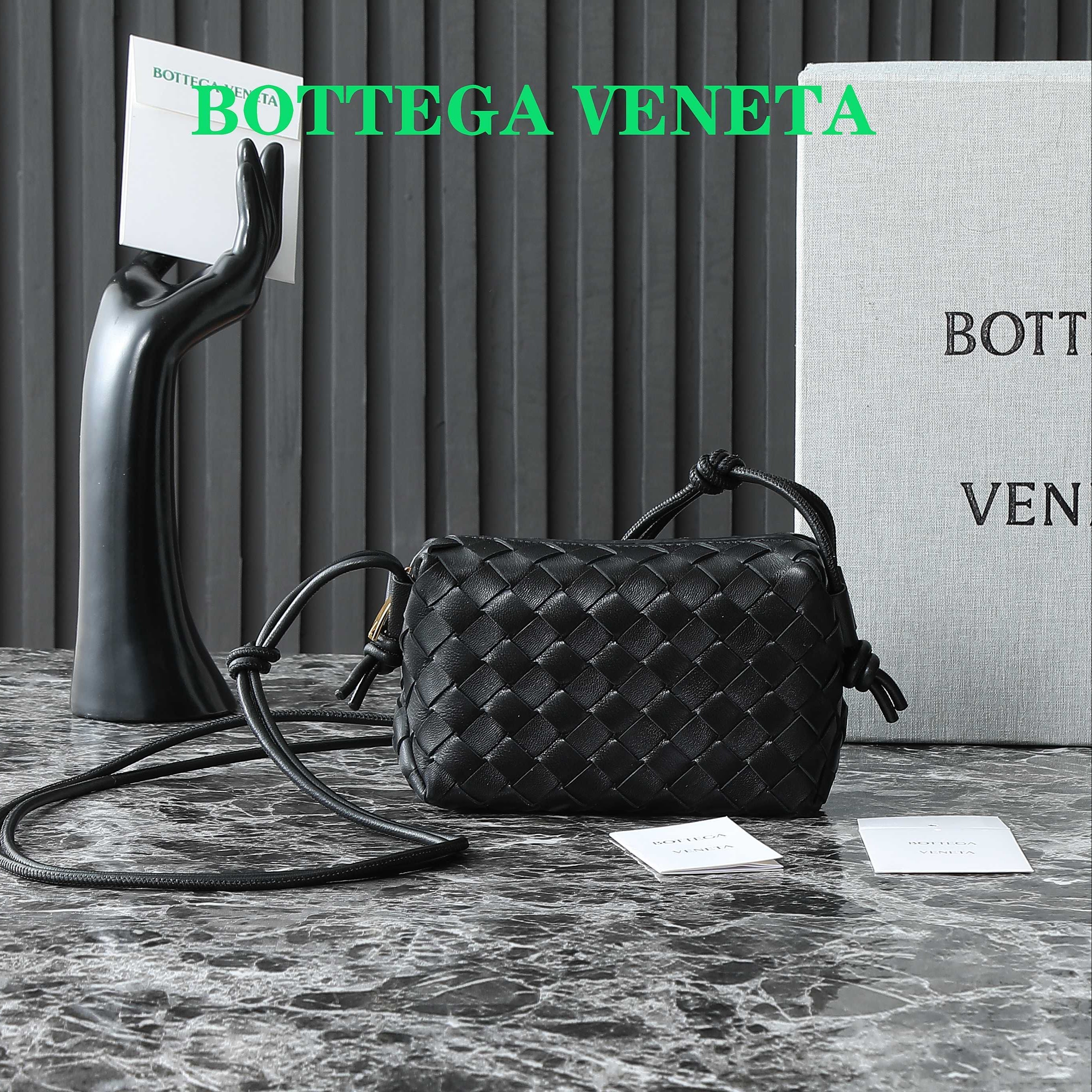 BOTTEGA VENETA BV MINI LOOP 17CM BLACK CALFSKIN