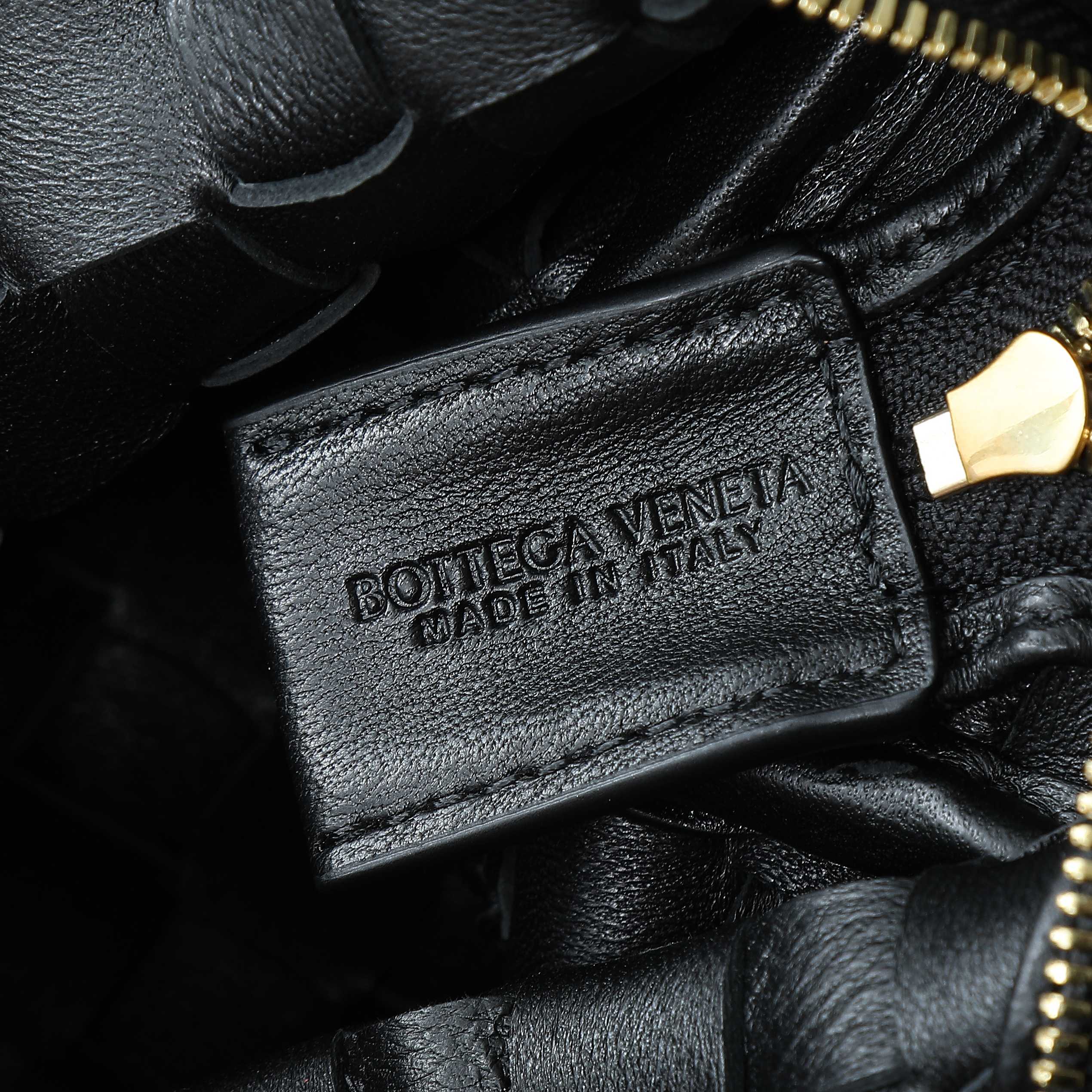 BOTTEGA VENETA BV MINI LOOP 17CM BLACK CALFSKIN