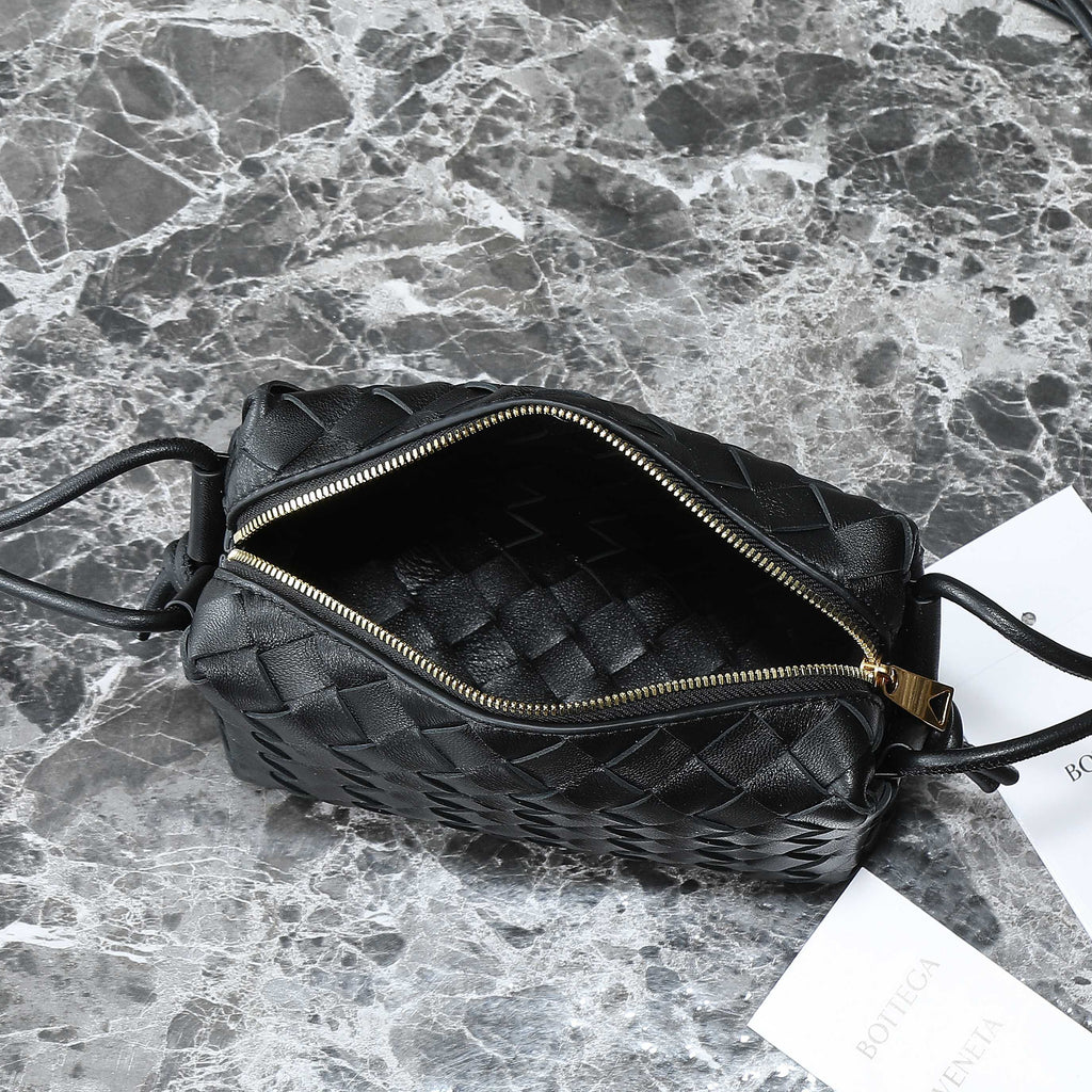 BOTTEGA VENETA BV MINI LOOP 17CM BLACK CALFSKIN