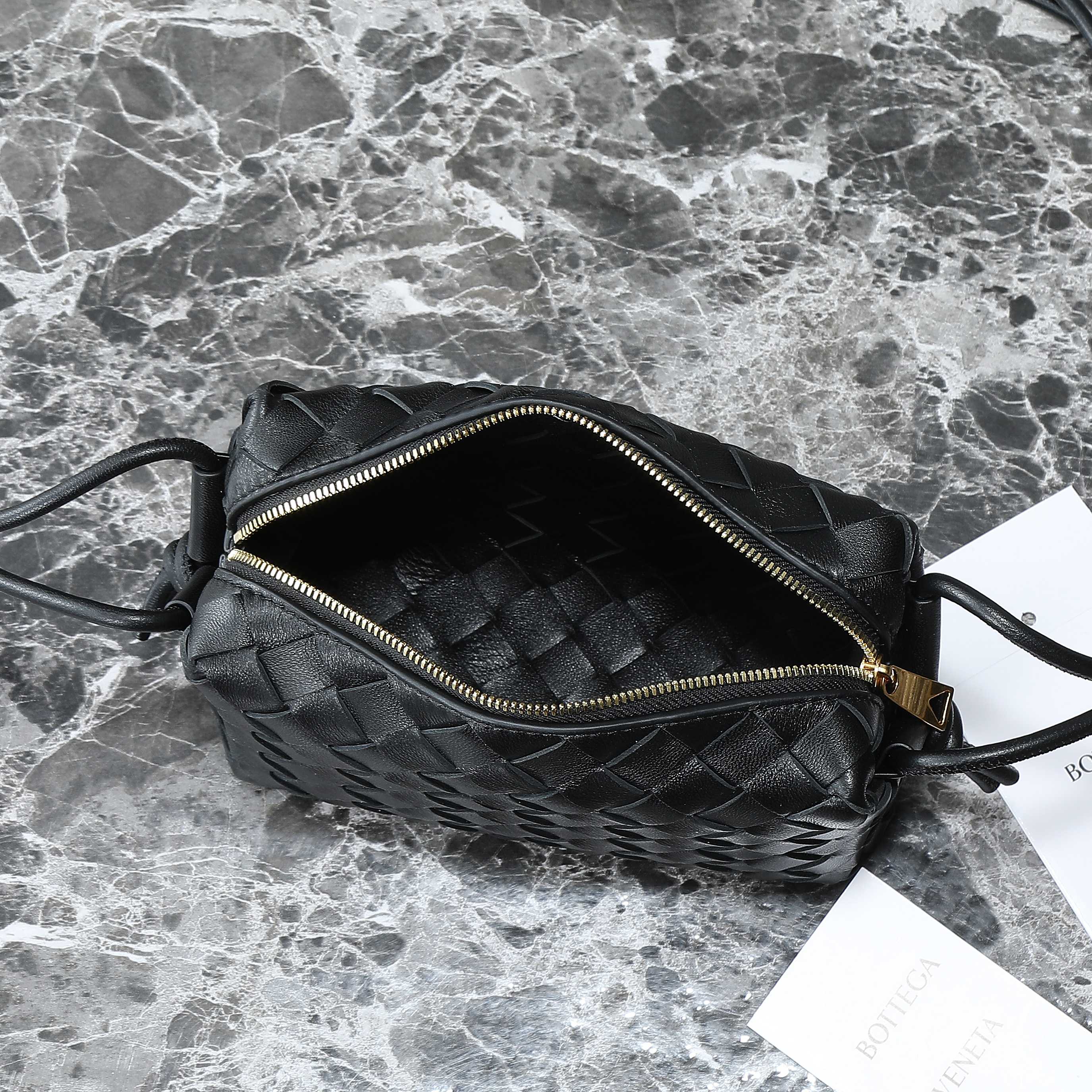 BOTTEGA VENETA BV MINI LOOP 17CM BLACK CALFSKIN