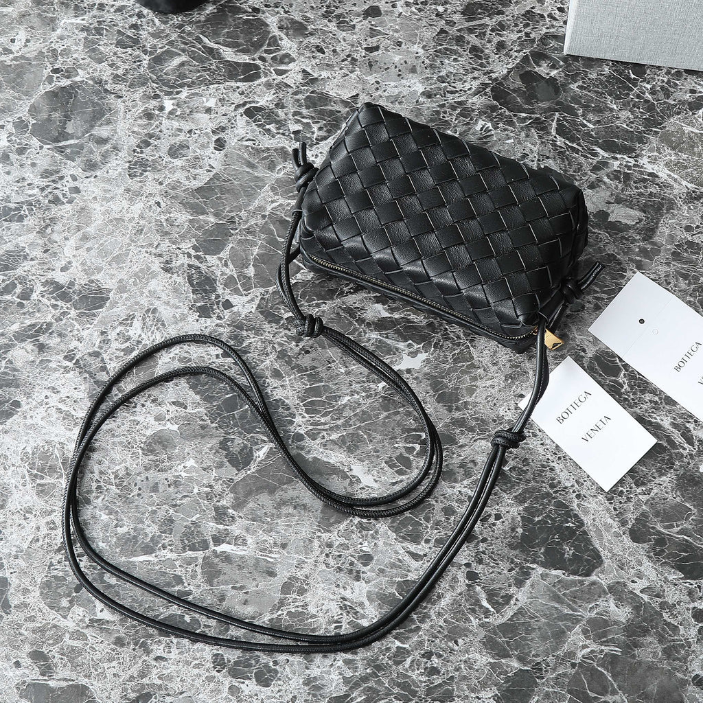 BOTTEGA VENETA BV MINI LOOP 17CM BLACK CALFSKIN