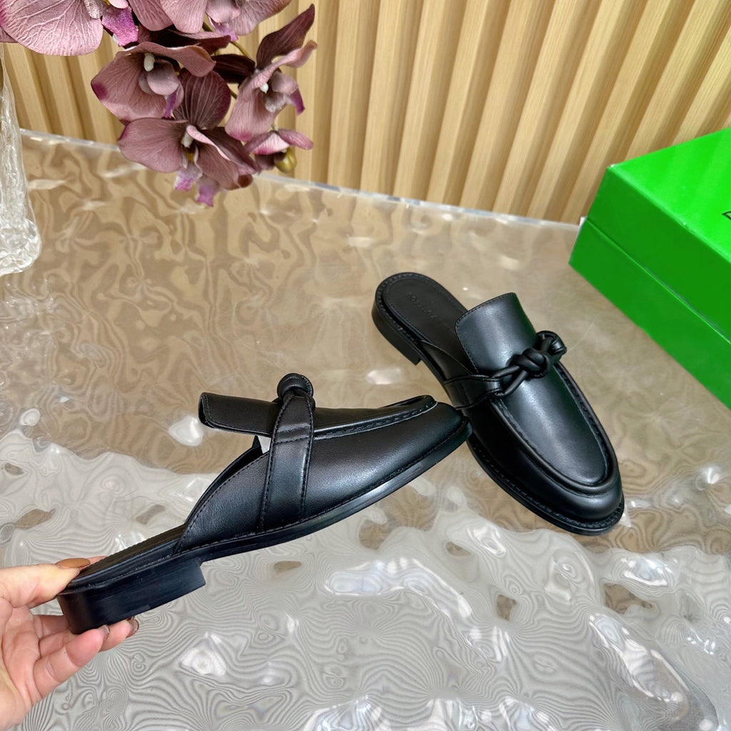 BOTTEGA VENETA OPEN-BACK LOAFER REALISED IN BLACK SOFT CALFSKIN