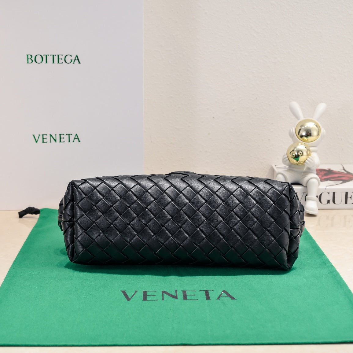 BOTTEGA VENETA Teen Lauren 1980 With Chain 31.5 Black Leather Ghw
