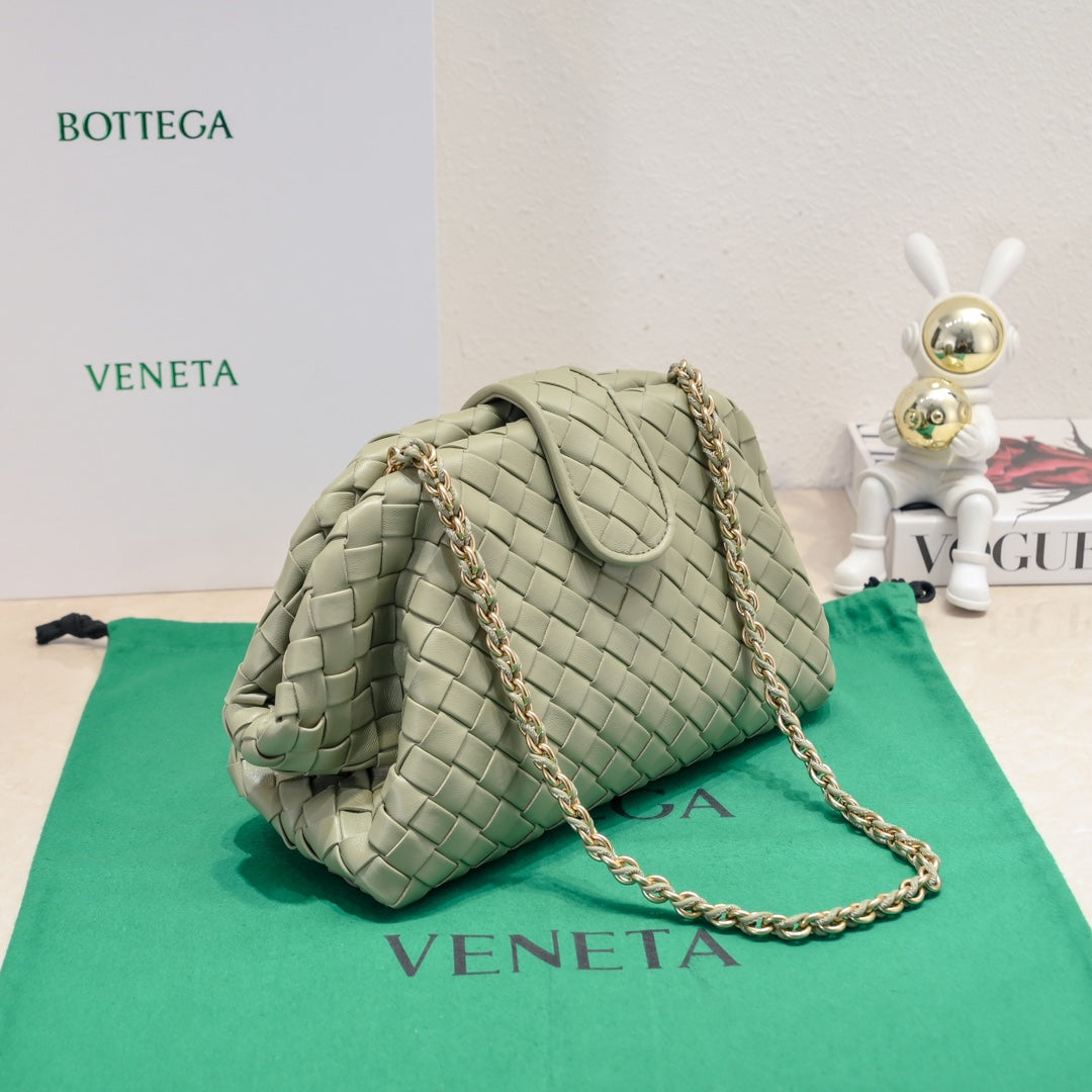 BOTTEGA VENETA Teen Lauren 1980 With Chain 31.5 Green Leather Ghw