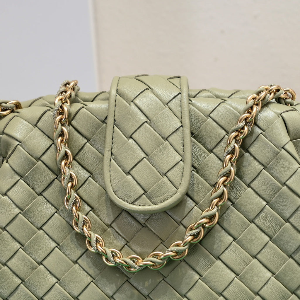 BOTTEGA VENETA Teen Lauren 1980 With Chain 31.5 Green Leather Ghw