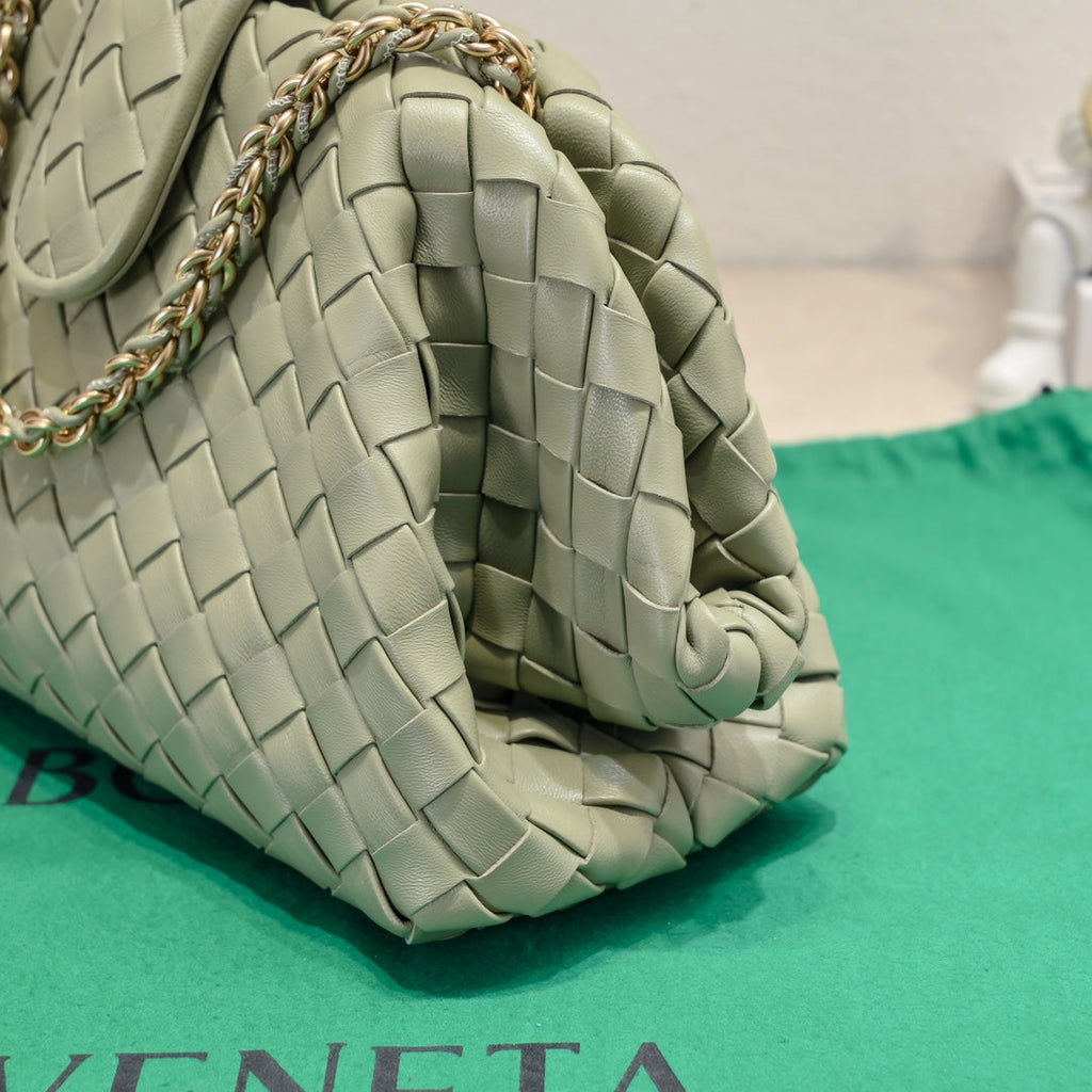 BOTTEGA VENETA Teen Lauren 1980 With Chain 31.5 Green Leather Ghw