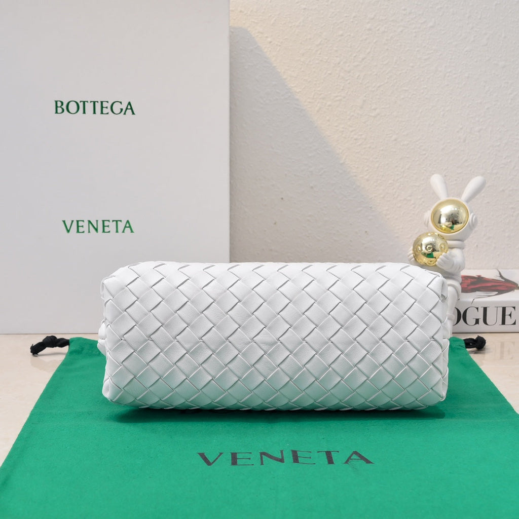 BOTTEGA VENETA Teen Lauren 1980 With Chain 31.5 White Leather Ghw
