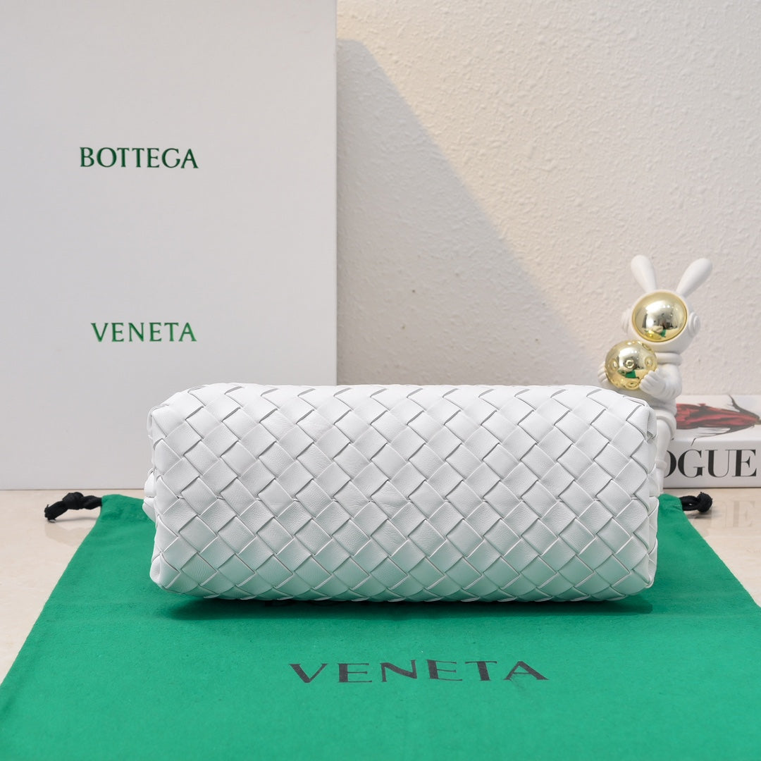 BOTTEGA VENETA Teen Lauren 1980 With Chain 31.5 White Leather Ghw