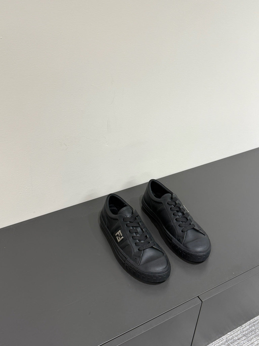FF TRAINER SNEAKER IN BLACK CALFSKIN