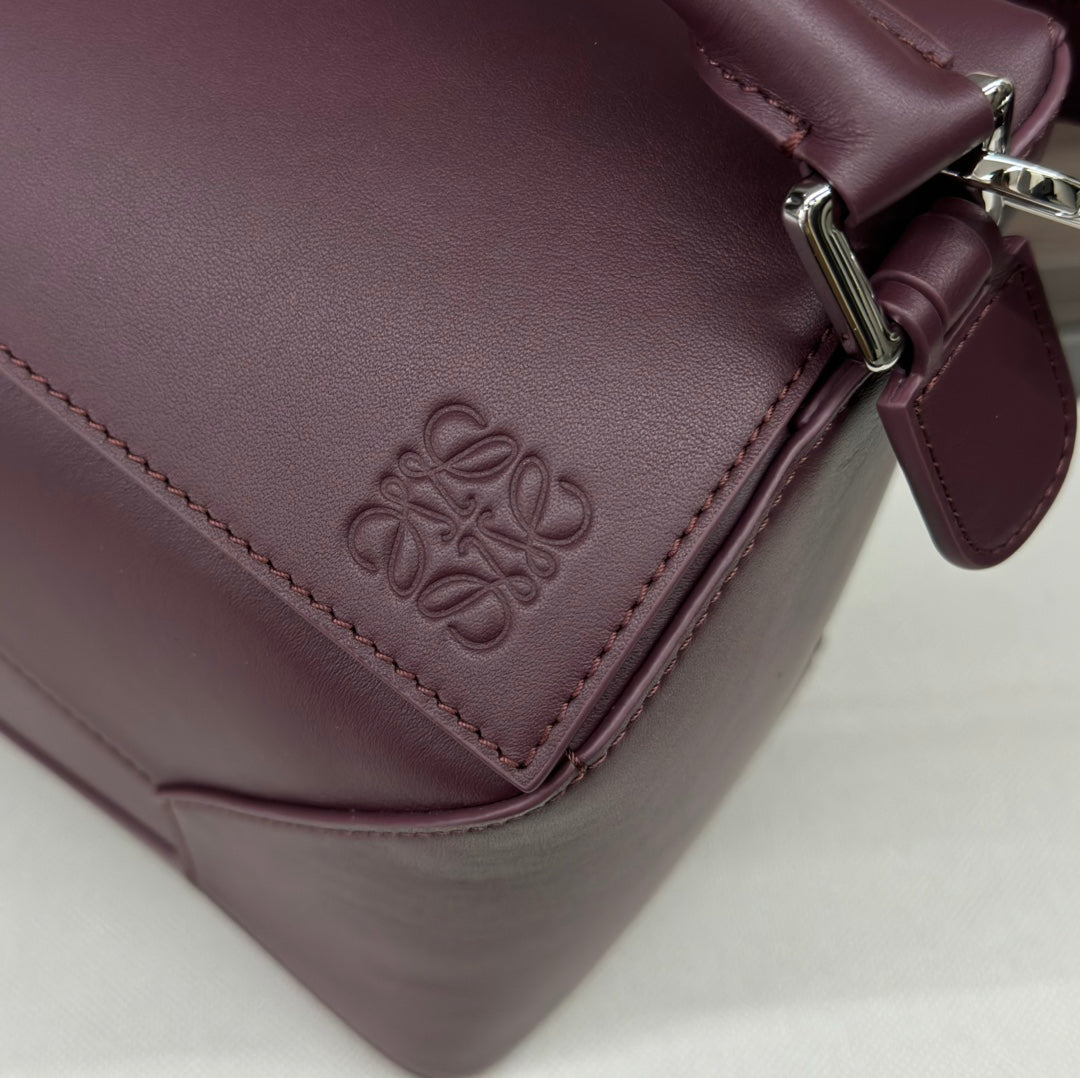 LOEWE LOE PUZZLE 33 BAG IN WINE PURPLE CALFSKIN
