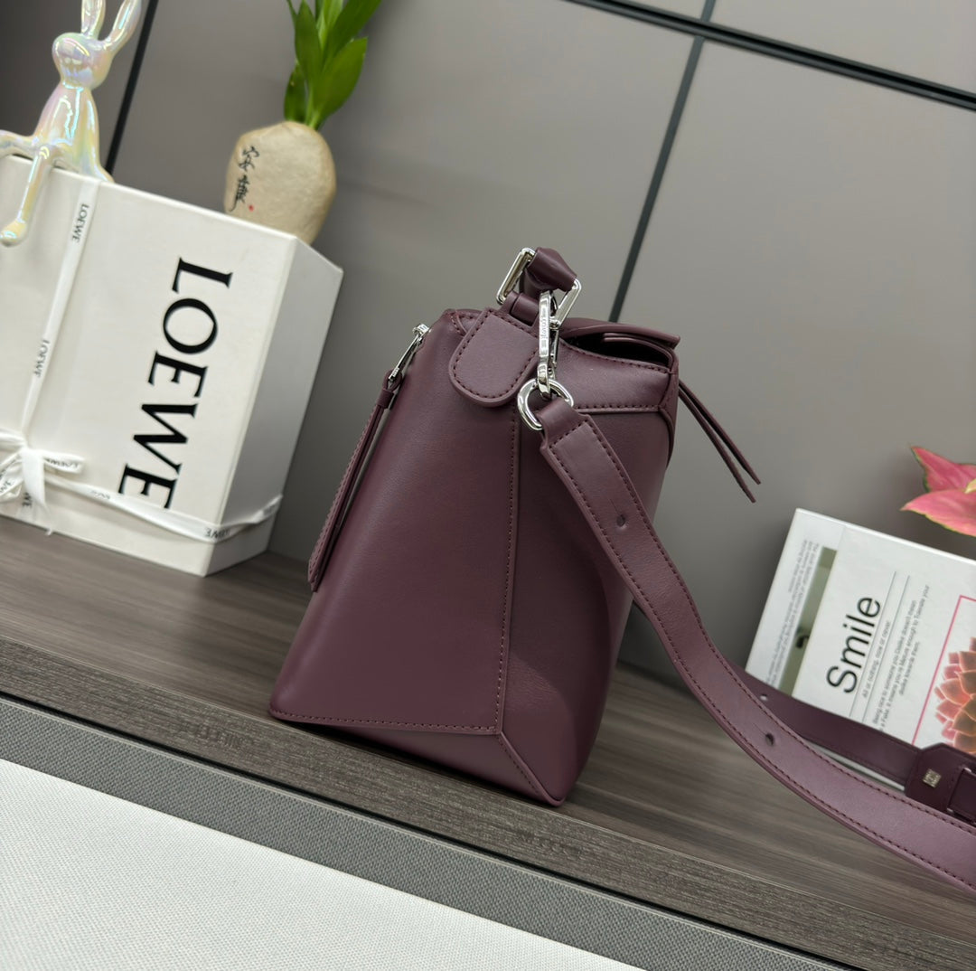 LOEWE LOE PUZZLE 33 BAG IN WINE PURPLE CALFSKIN