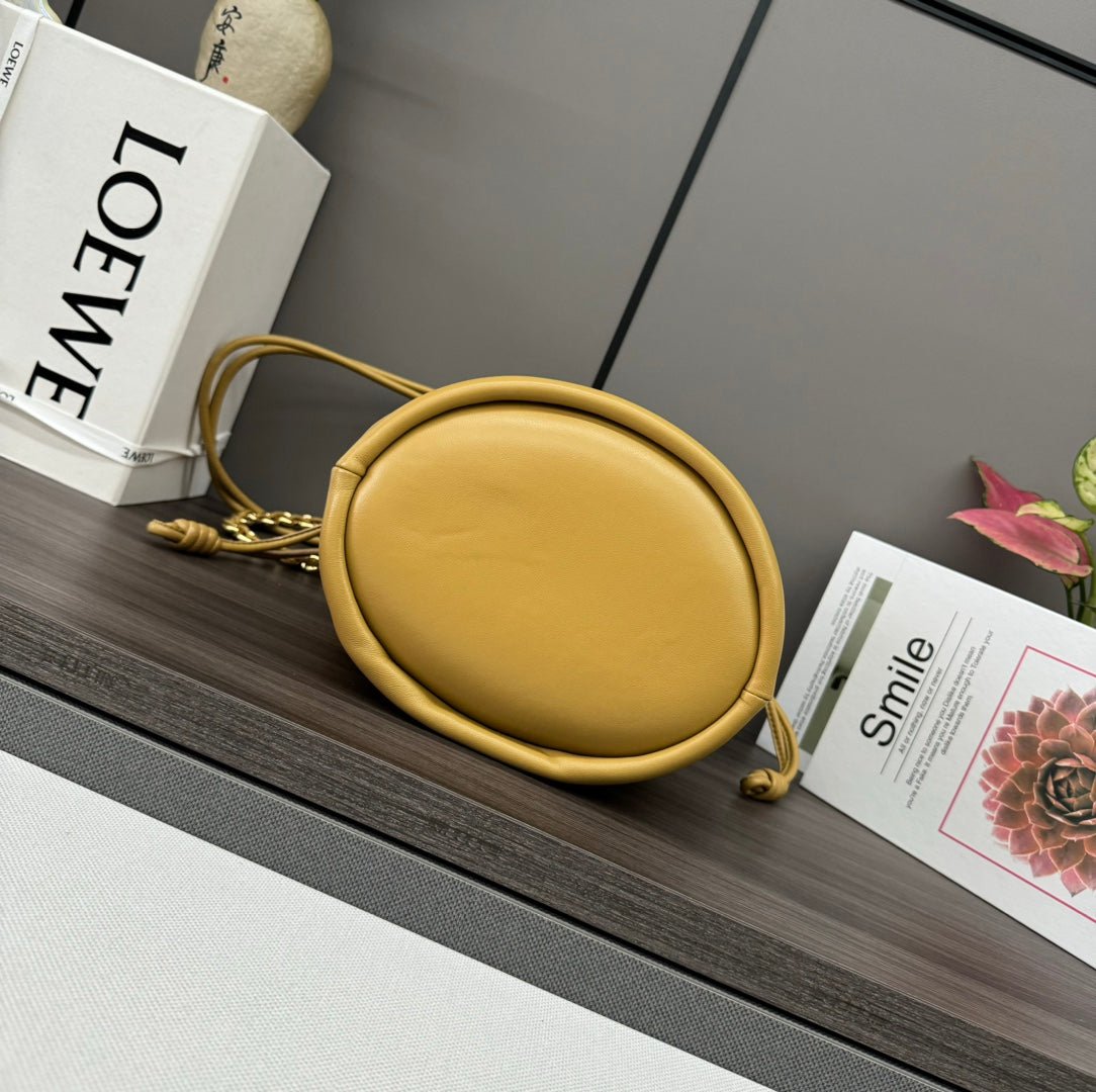 LOEWE LOE 32 FLAMENCO PURSE BUCKET IN PEANUT BROWN LAMBSKIN