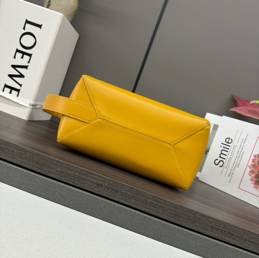 LOEWE PUZZLE FOLD WASH 22 BAG IN BANANA YELLOW SHINY CALFSKIN