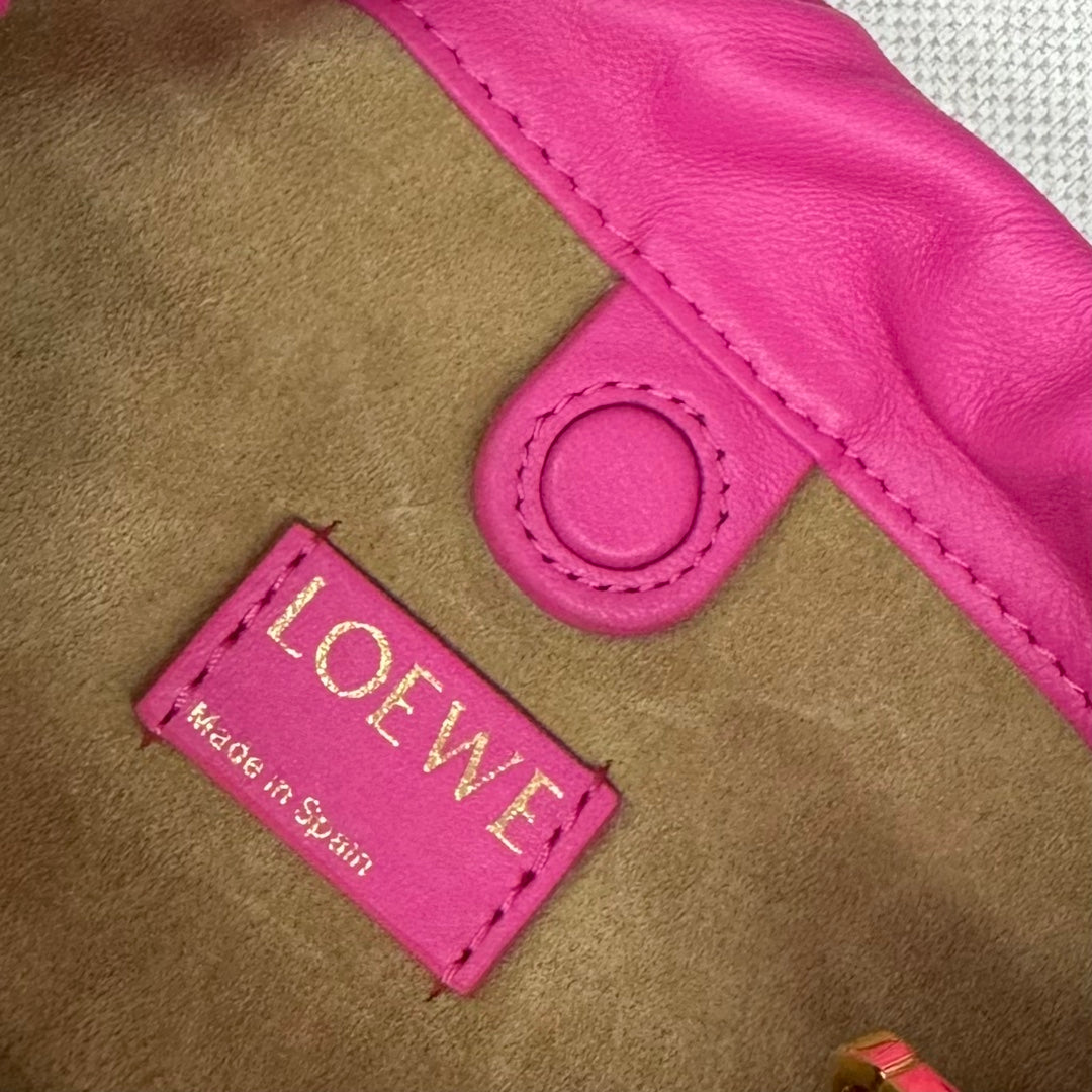 LOEWE LOE 23 FLAMENCO PURSE BUCKET IN FUSICA PINK LAMBSKIN