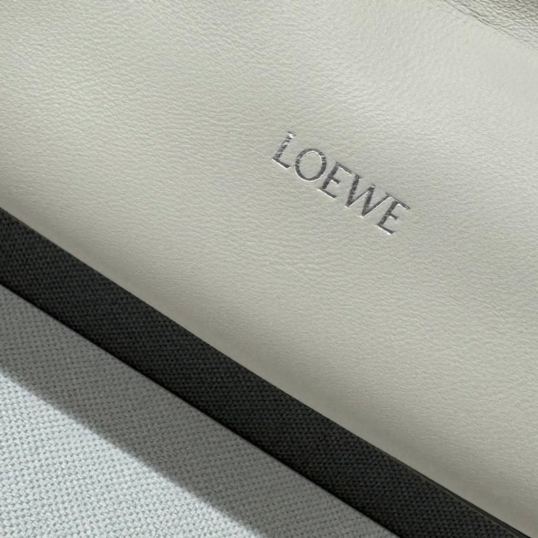 LOEWE LOE MEDIUM 30 FLAMENCO PURSE BUCKET IN WHITE LAMBSKIN