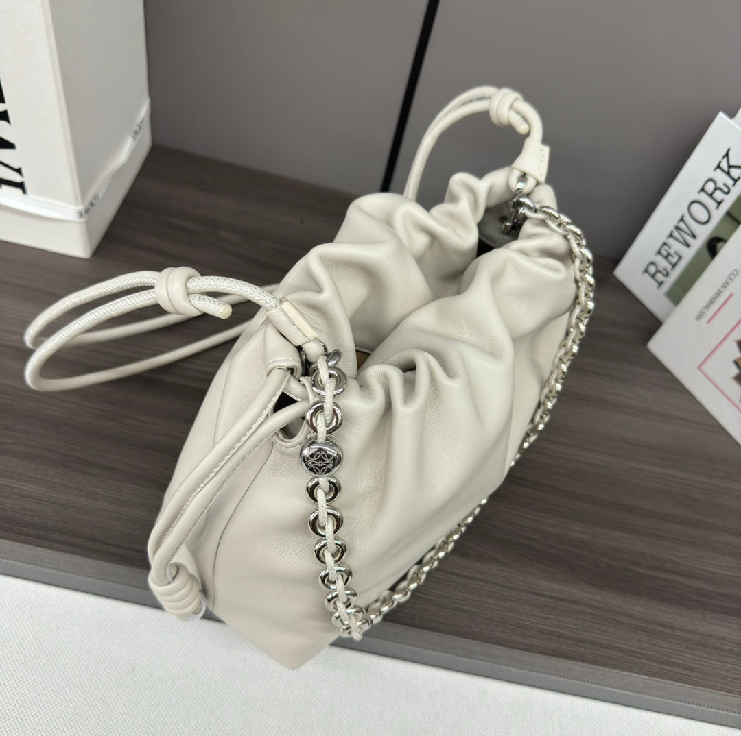 LOEWE LOE MEDIUM 30 FLAMENCO PURSE BUCKET IN WHITE LAMBSKIN