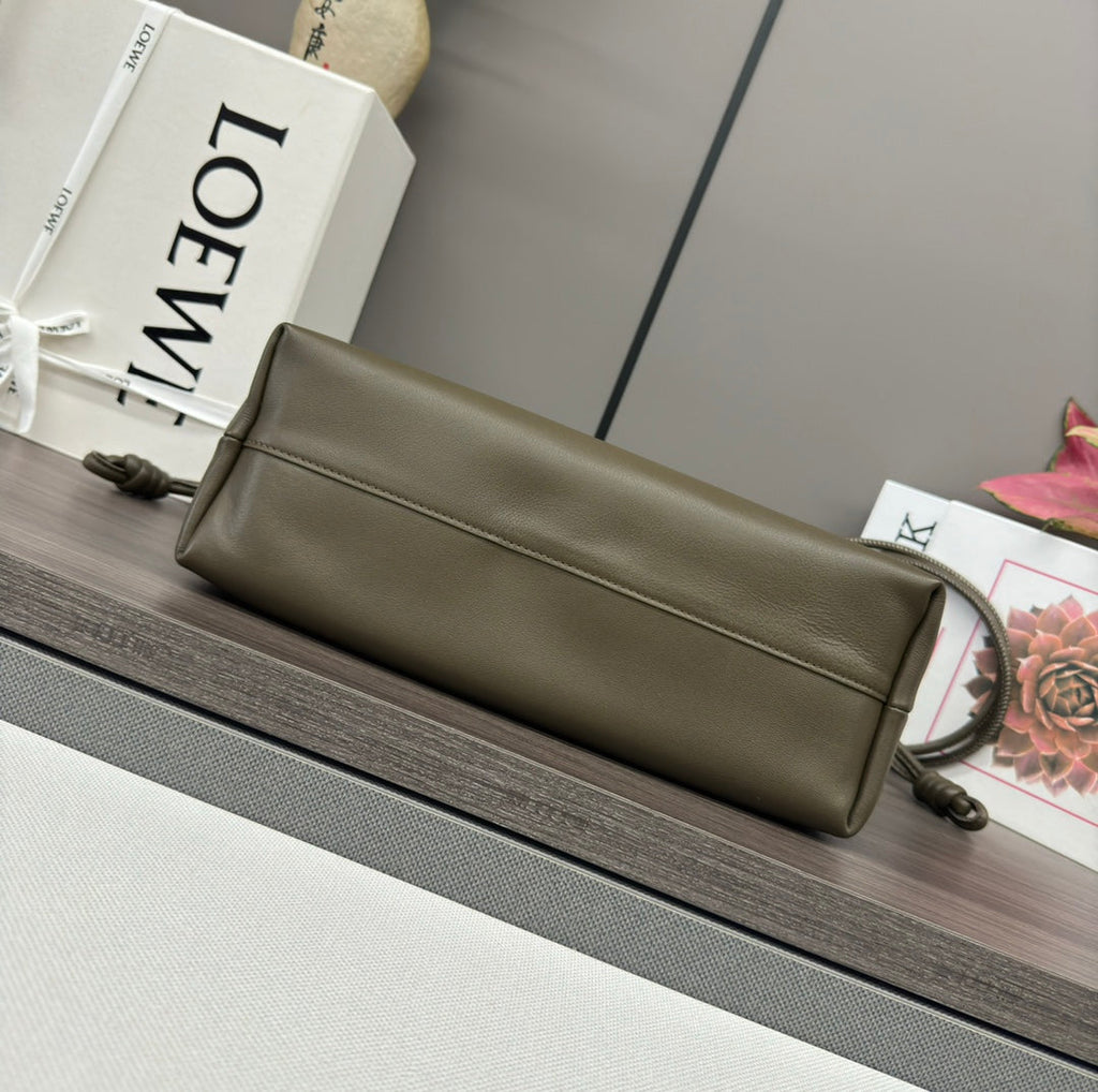 LOEWE LOE MEDIUM 30 FLAMENCO PURSE BUCKET IN ARMY GREEN LAMBSKIN