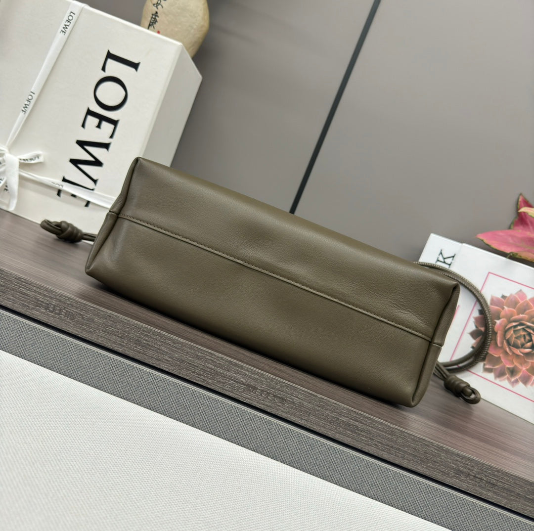LOEWE LOE MEDIUM 30 FLAMENCO PURSE BUCKET IN ARMY GREEN LAMBSKIN