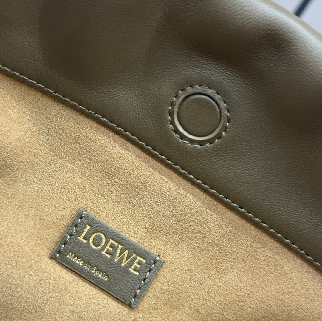 LOEWE LOE MEDIUM 30 FLAMENCO PURSE BUCKET IN ARMY GREEN LAMBSKIN
