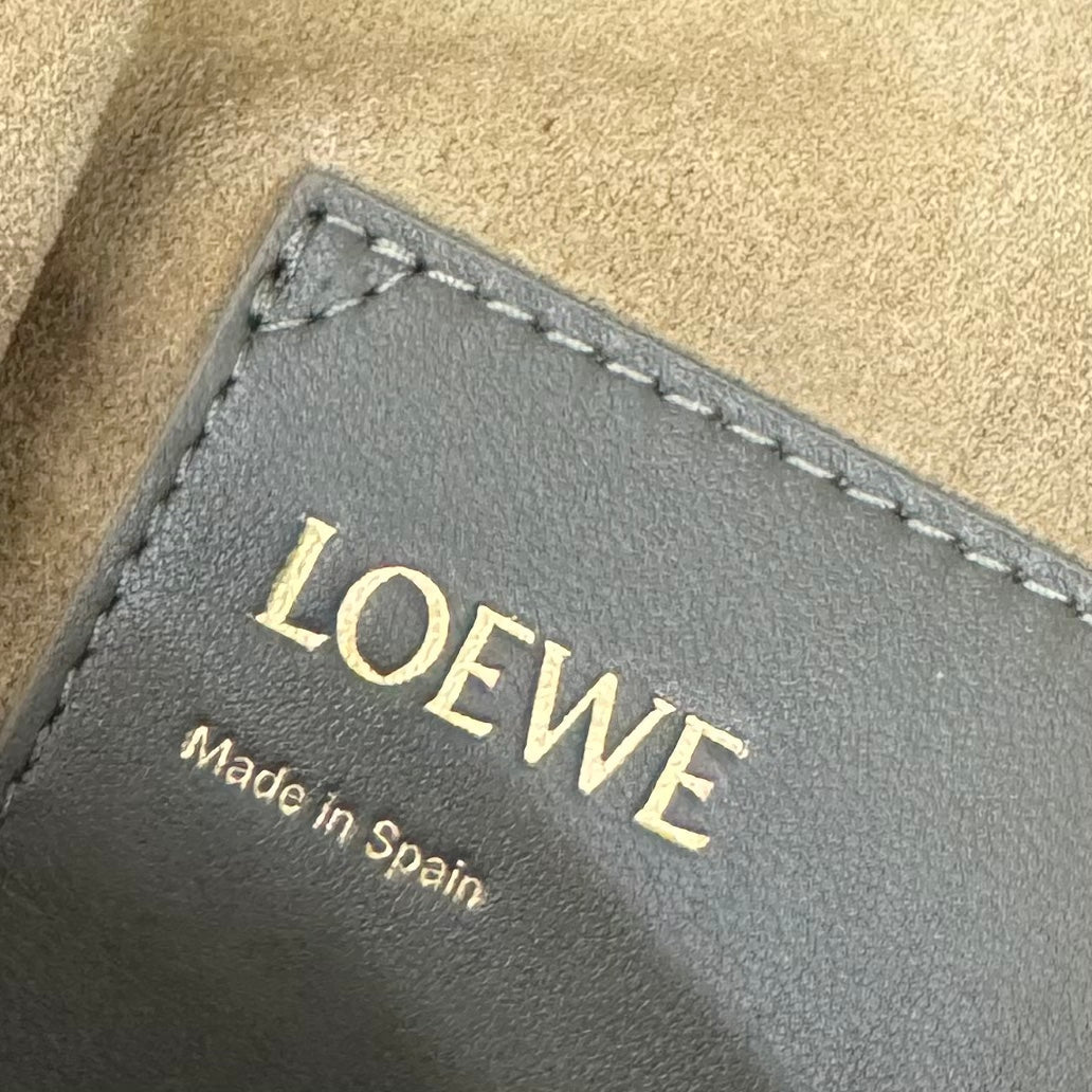 LOEWE LOE 32 FLAMENCO PURSE BUCKET IN ARMY GREEN LAMBSKIN